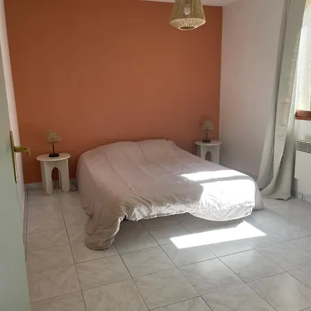 Sejour A La Campagne Dans Un Domaine De 4 *