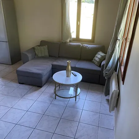 Sejour A La Campagne Dans Un Domaine De 4 *