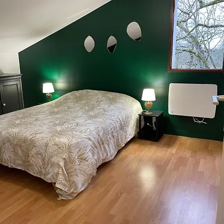 Sejour A La Campagne Dans Un Domaine De 4 *